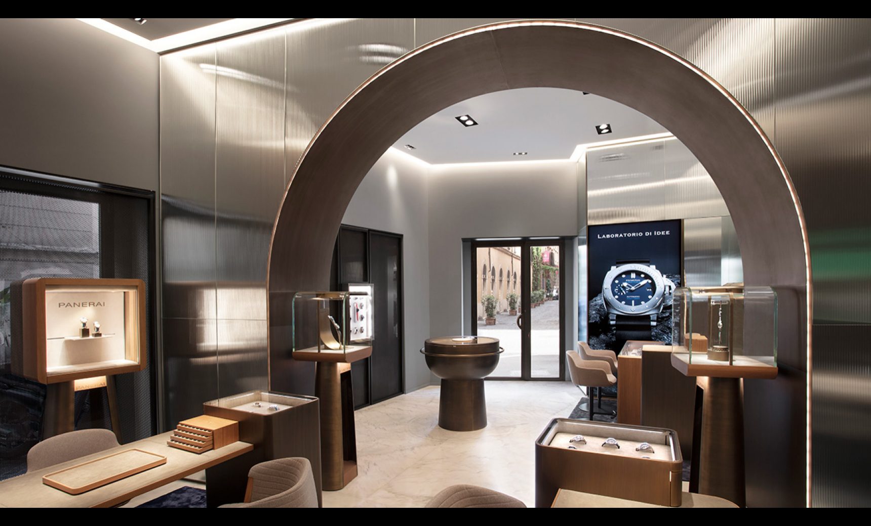 沛纳海在巴布诺街（VIA DEL BABUINO）130号开设其罗马首家专卖店
