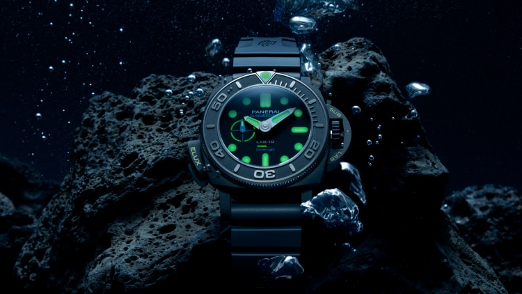 沛纳海Submersible潜行系列Elux腕表