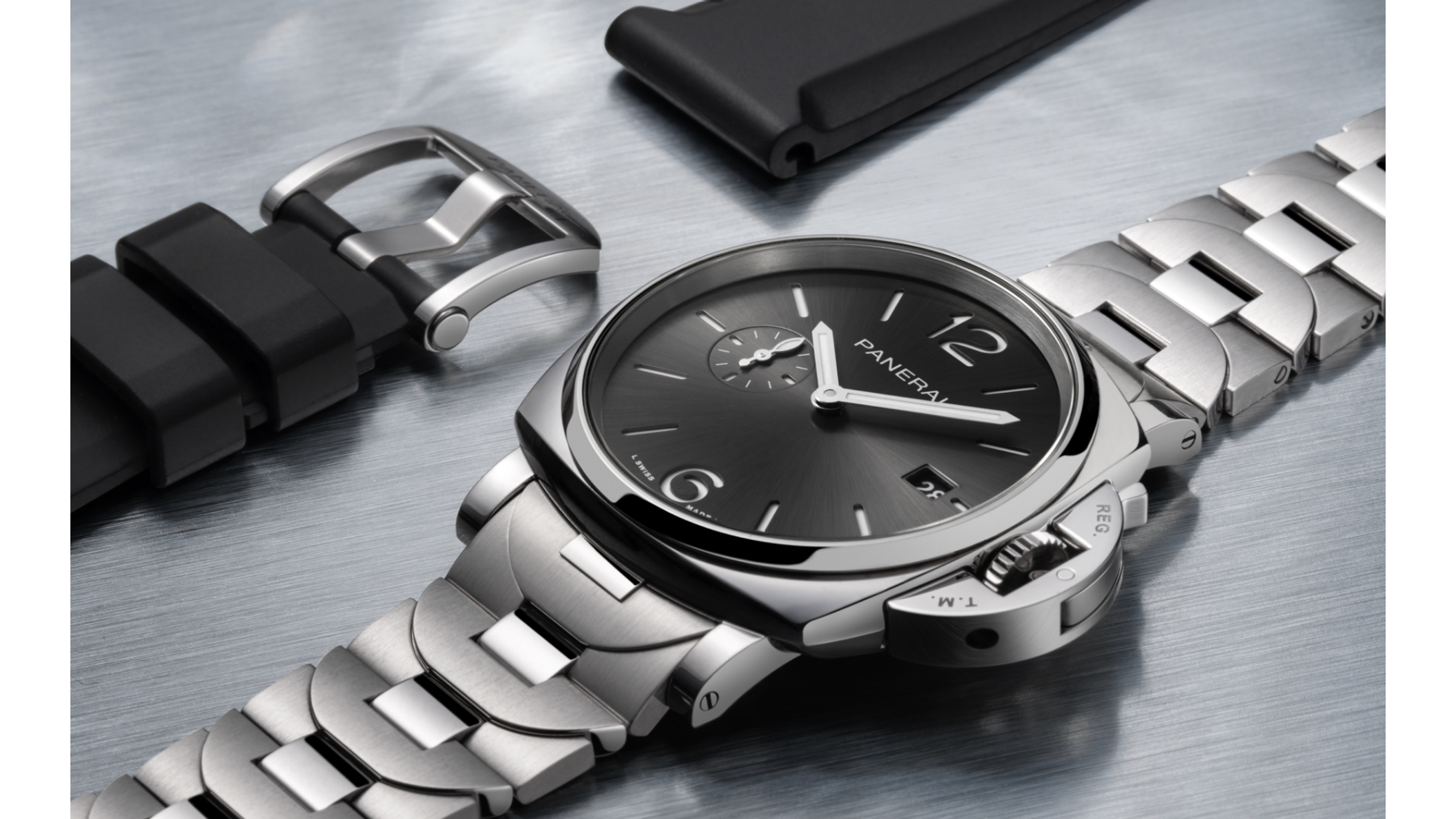 Panerai Metal bracelet watch dial