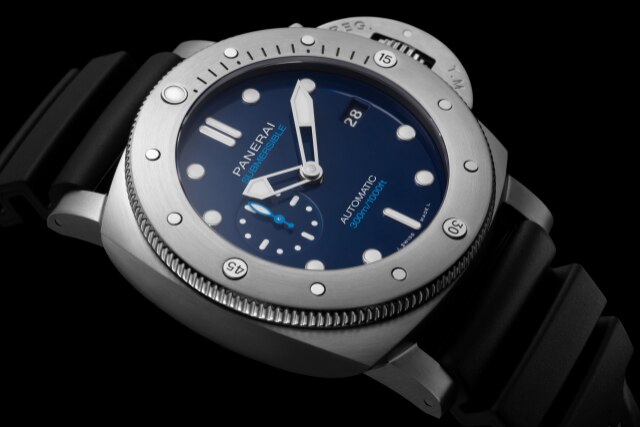 PANERAI Submersible PAM02692 Front 6