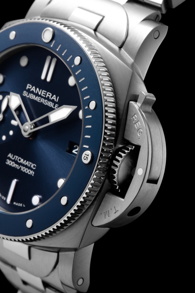 PANERAI Submersible PAM02068 Detail 