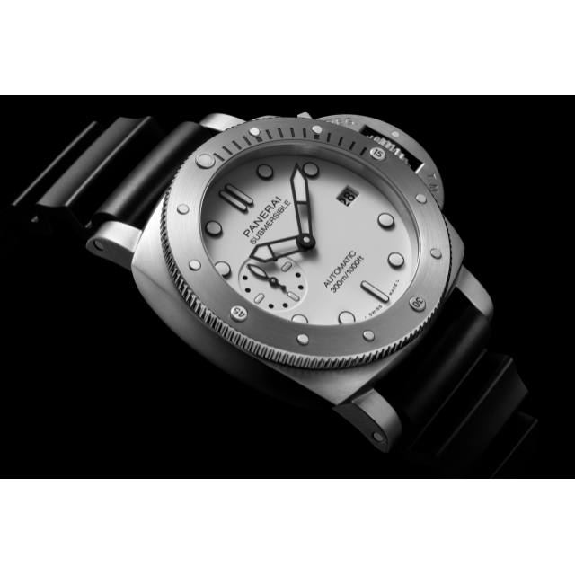 PANERAI Submersible PAM01590 Detail 2