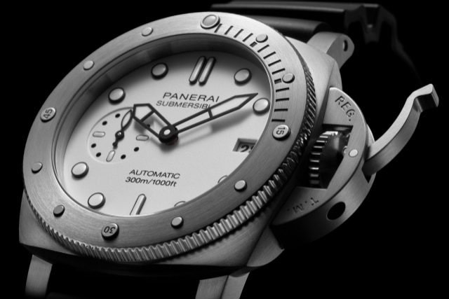 PANERAI Submersible PAM01590 Detail 