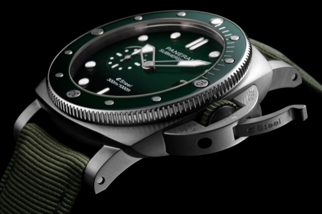 PANERAI Submersible PAM01287 Detail 