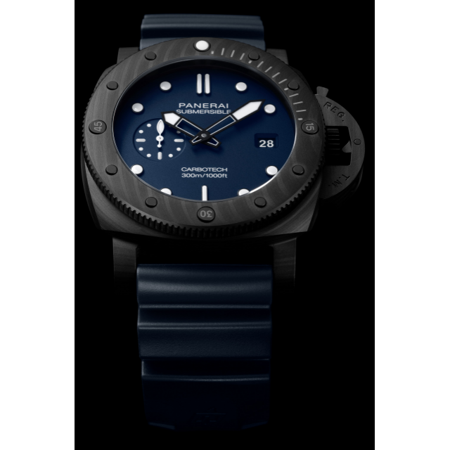 PANERAI Submersible QuarantaQuattro Carbotech™ PAM01232 Detail 2