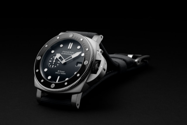 PANERAI Submersible PAM01288 Detail 