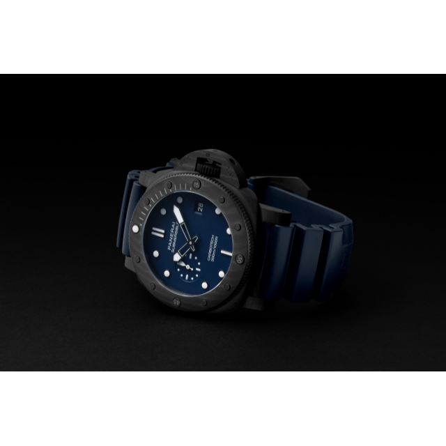 PANERAI Submersible QuarantaQuattro Carbotech™ PAM01232 Detail 3