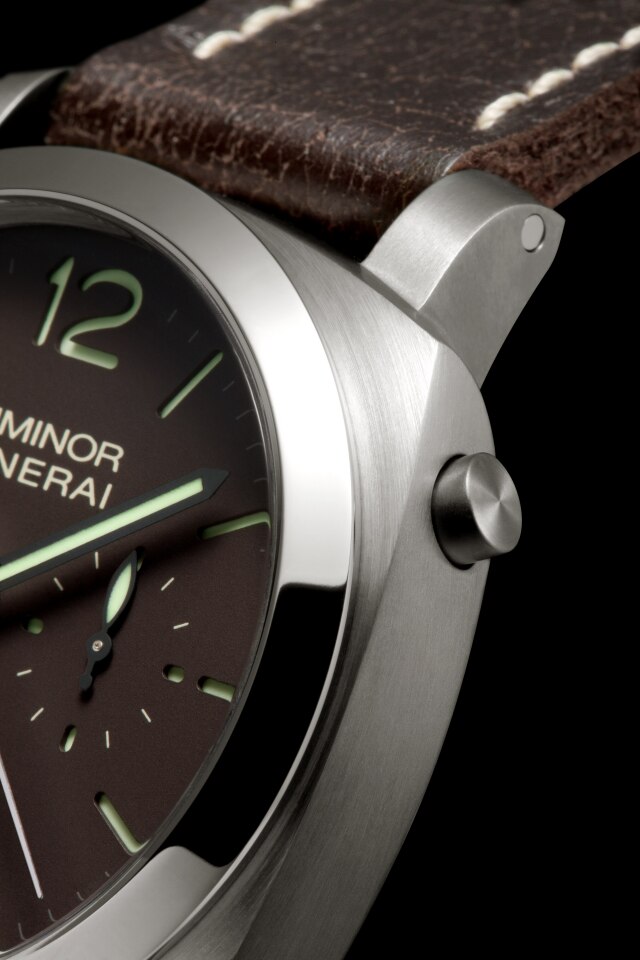 PANERAI Luminor 1950 Chrono Monopulsante Left-Handed 8 Days Titanio  Detail 