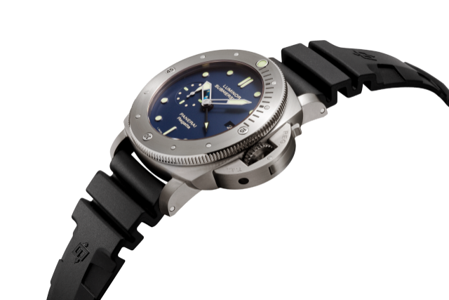 PANERAI Luminor Submersible 1950 Regatta 3 Days GTM Automatic Titanio  Detail 