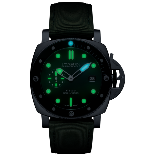 PANERAI Submersible潜行系列QuarantaQuattro Verde Smeraldo腕表 PAM01287 Night view