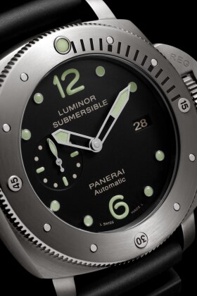 PANERAI Luminor Submersible 1950 3 Days Automatic Titanio  Detail 