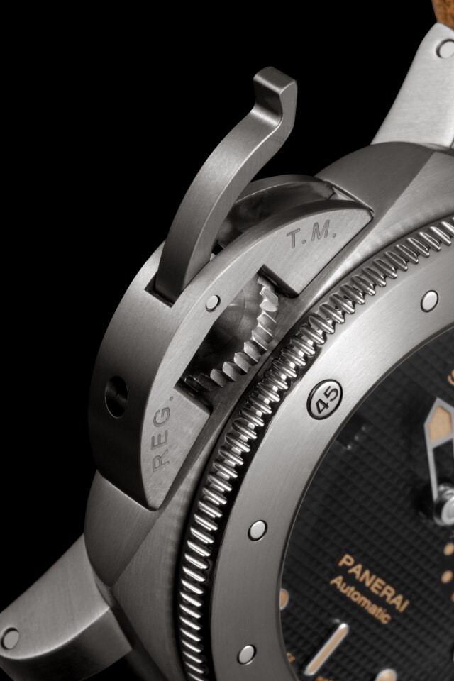PANERAI Luminor Submersible 1950 Left-Handed 3 Days Automatic Titanio Front 4