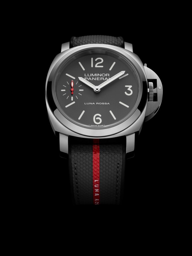 PANERAI Luminor Luna Rossa PAM01653 Detail 