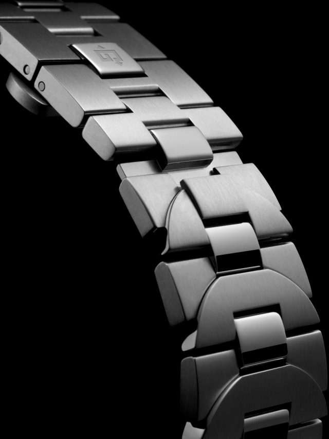 PANERAI Luminor Marina PAM03323 Front 4