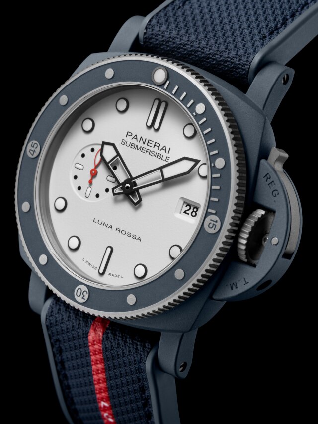 PANERAI Submersible Luna Rossa PAM01543 Detail 