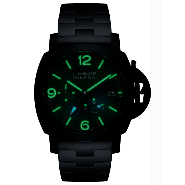 PANERAI Luminor庐米诺GMT动力储存Ceramica腕表 PAM01674 Night view