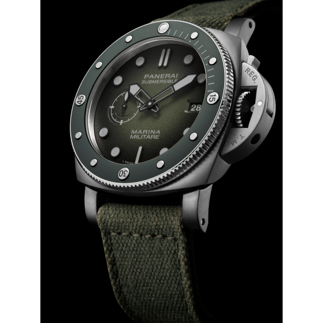 PANERAI Submersible Marina Militare PAM01697 Detail 2