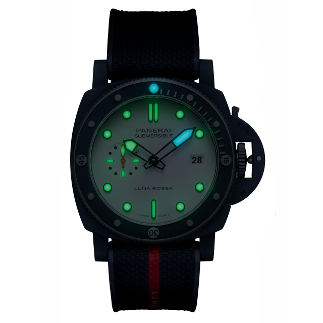 PANERAI Submersible潜行系列QuarantaQuattro Luna Rossa Ti-Ceramitech™腕表 PAM01543 Night view