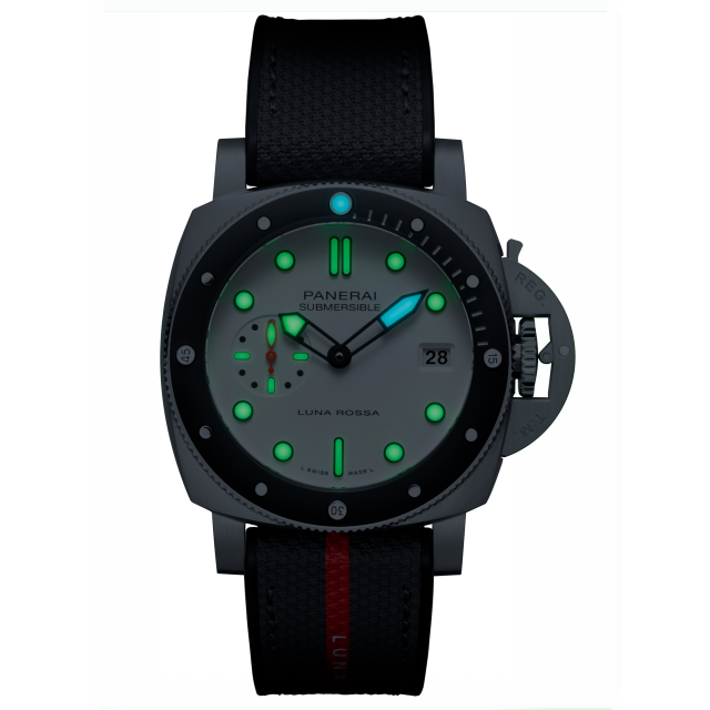 PANERAI Submersible潜行系列Luna Rossa腕表 PAM01579 Night view