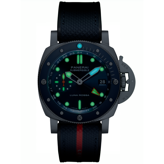 PANERAI Submersible潜行系列GMT Luna Rossa Titanio腕表 PAM01507 Night view
