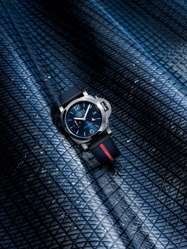 PANERAI Luminor Luna Rossa GMT PAM01404 Detail 