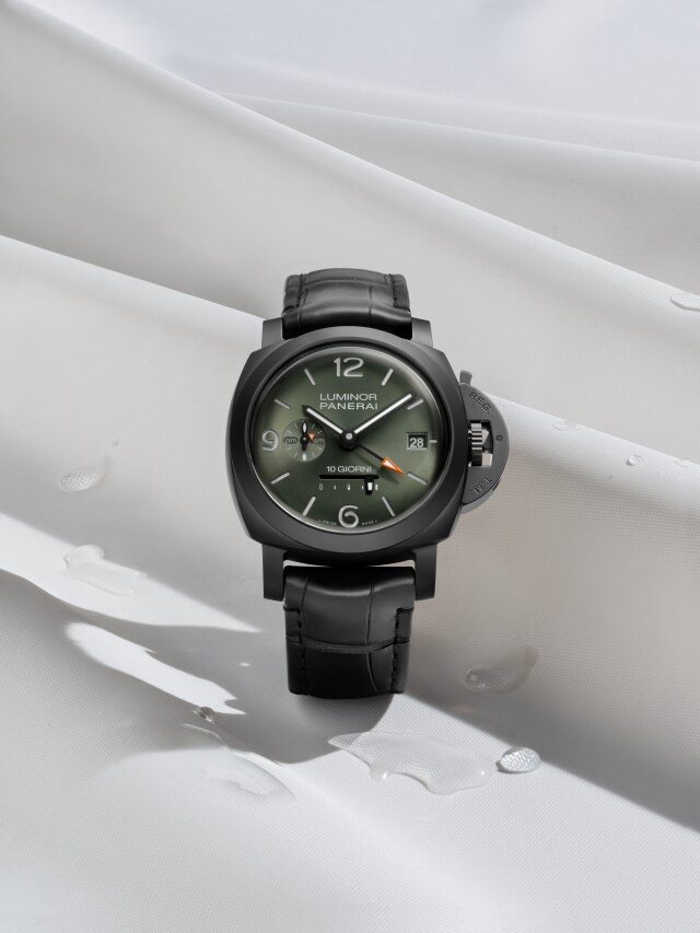 PANERAI Luminor Dieci Giorni GMT Ceramica PAM01483 Detail 