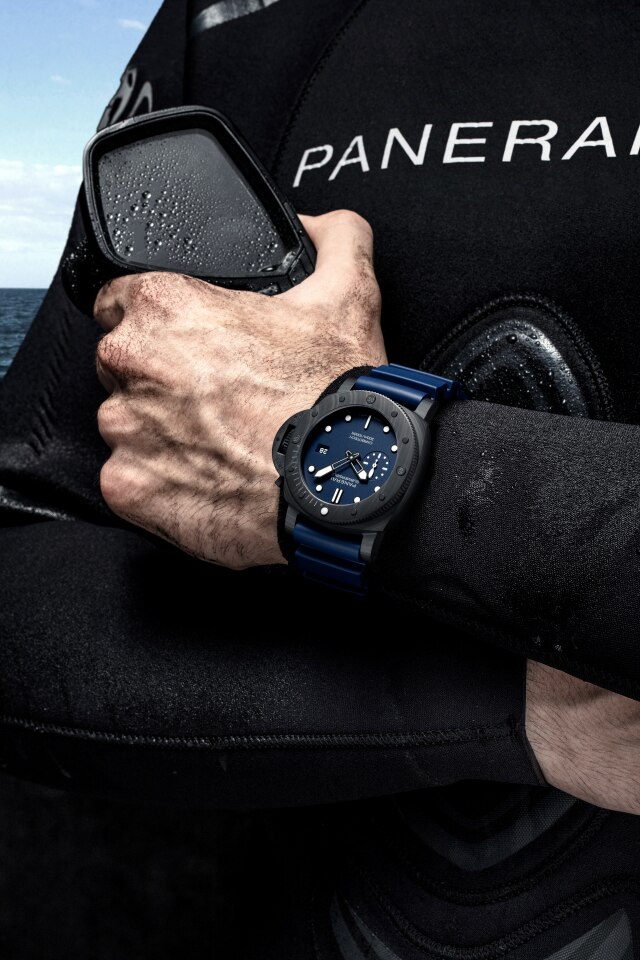 PANERAI Submersible PAM01232 Detail 