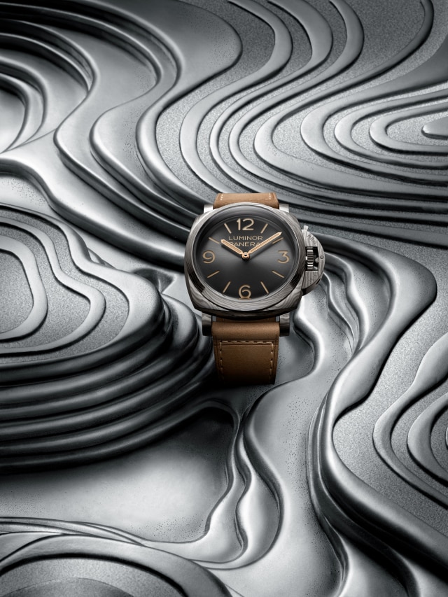 PANERAI Luminor Forged Titanium PAM01629 Detail 