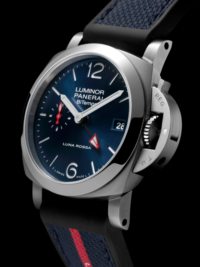 PANERAI Luminor Luna Rossa GMT PAM01404 Front 5