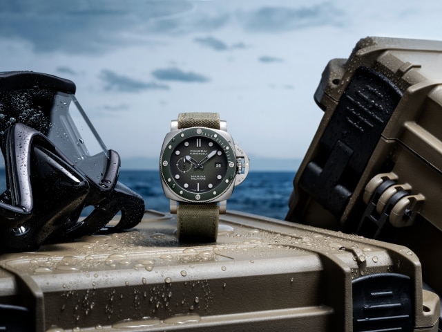 PANERAI Submersible Marina Militare PAM01697 Detail 