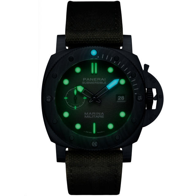 PANERAI Submersible Marina Militare Carbotech™  PAM01698 Night view