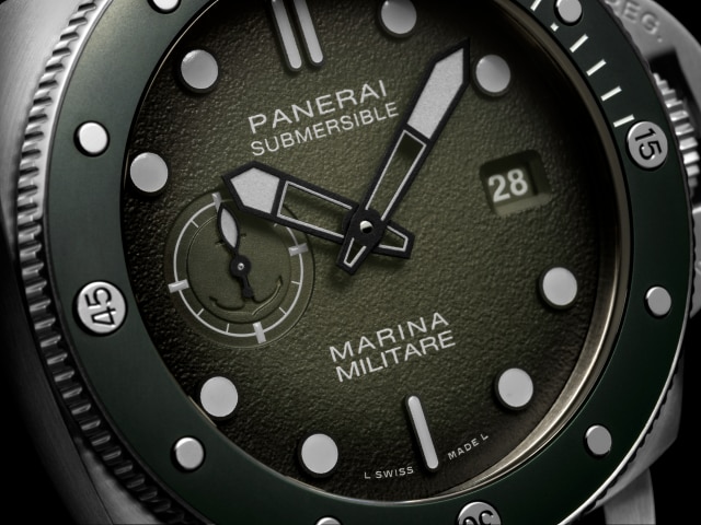 PANERAI Submersible Marina Militare PAM01697 Detail 
