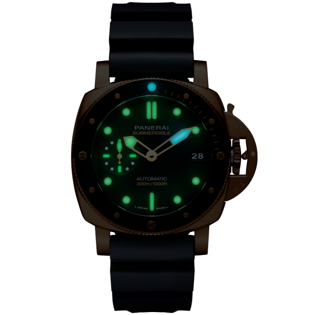 PANERAI Submersible潜行系列Goldtech™腕表 PAM02164 Night view