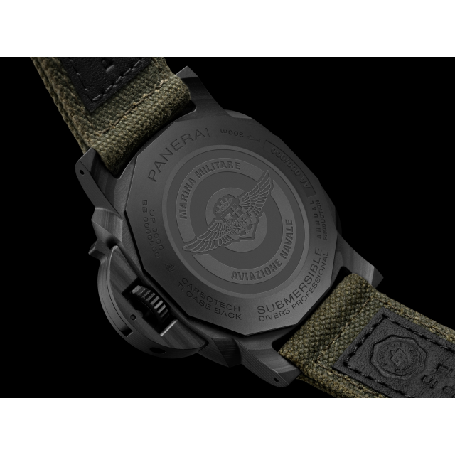 PANERAI Submersible Marina Militare Carbotech™  PAM01698 Detail 2
