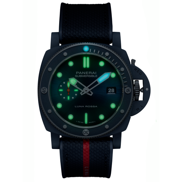 PANERAI Submersible潜行系列QuarantaQuattro Luna Rossa Ti-Ceramitech™腕表 PAM01466 Night view