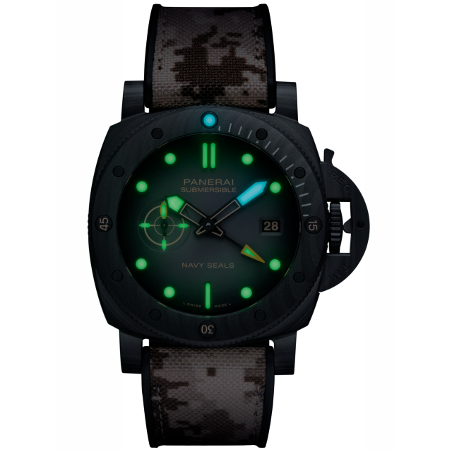 PANERAI Submersible Navy SEALs GMT PAM01513 night view