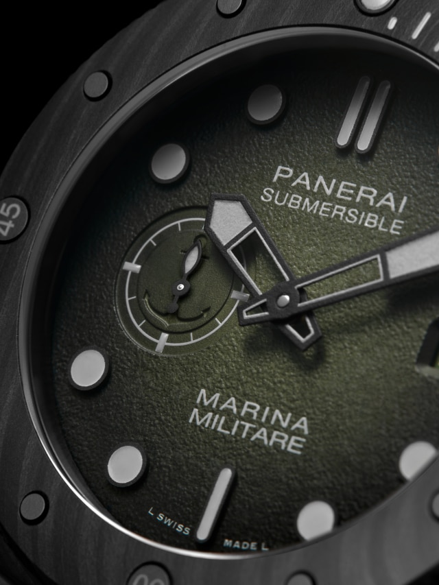 PANERAI Submersible Marina Militare PAM01698 Detail 