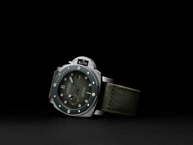 PANERAI Submersible Marina Militare PAM01697 Detail 