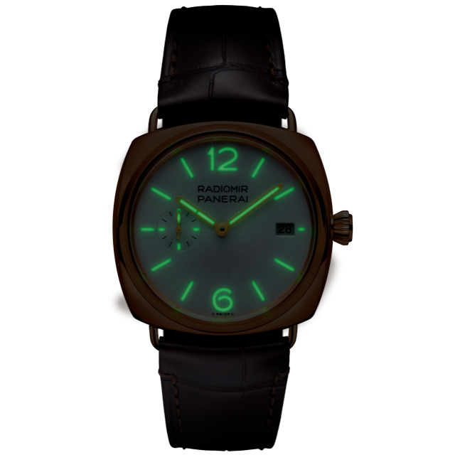 PANERAI Radiomir Quaranta Goldtech™  PAM01026 night view