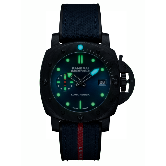 PANERAI Submersible潜行系列Luna Rossa Carbotech™腕表 PAM01563 Night view