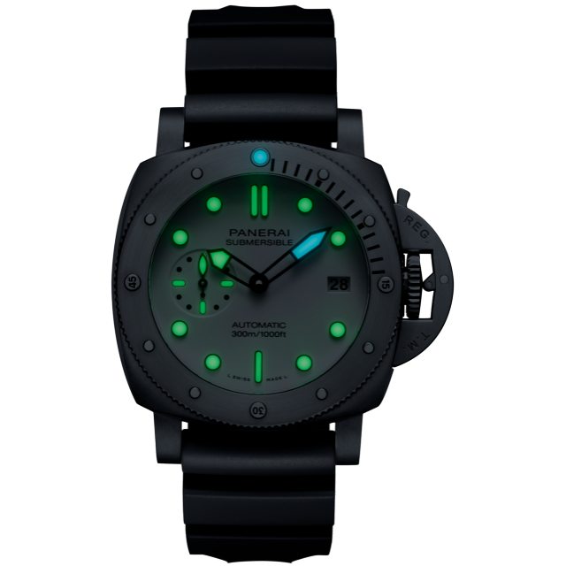 PANERAI Submersible PAM01590 Night view
